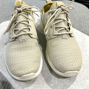 Like new Nike Roshe Two